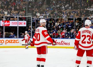 «Детройт» одержал в гостях волевую победу над «Торонто», Самсонов пропустил победный гол на последних минутах «Детройт» одержал в гостях волевую победу над «Торонто», Самсонов пропустил победный гол на последних минутах