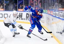 «Это же надо так попасть точно!». Леонид Вайсфельд отреагировал на курьезный эпизод матча СКА — «Динамо-Минск» «Это же надо так попасть точно!». Леонид Вайсфельд отреагировал на курьезный эпизод матча СКА — «Динамо-Минск»