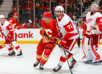 «Детройт» уничтожил «Калгари», Шарангович попал в штангу «Детройт» уничтожил «Калгари», Шарангович попал в штангу