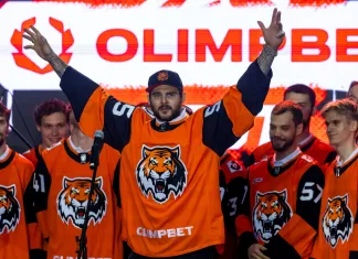 Игрок с белорусскими корнями Алекс Гальченюк назначен капитаном «Амура». Его отец возглавляет клуб Игрок с белорусскими корнями Алекс Гальченюк назначен капитаном «Амура». Его отец возглавляет клуб