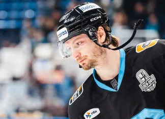 Видео: Николас Мелош принял участие в драке в первом матче сезона Видео: Николас Мелош принял участие в драке в первом матче сезона