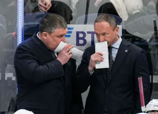 Белорусский тренер Макрицкий имеет конфликт с защитниками «Ак Барса» Белорусский тренер Макрицкий имеет конфликт с защитниками «Ак Барса»