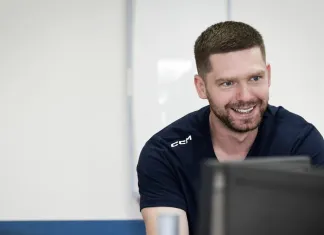 Евгений Кузнецов — о переходе в «Металлург» и общении с Андреем Разиным Евгений Кузнецов — о переходе в «Металлург» и общении с Андреем Разиным