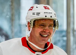 «Меня так дерьмом поливали, а я с двумя травмами набирал очко за матч». Евгений Кузнецов — о СКА и НХЛ «Меня так дерьмом поливали, а я с двумя травмами набирал очко за матч». Евгений Кузнецов — о СКА и НХЛ