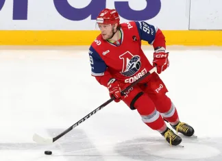 Толчок Плотникова оборвал сезон защитника «Локомотива» Толчок Плотникова оборвал сезон защитника «Локомотива»