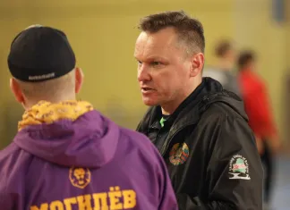 Тренер сборной Беларуси по конькобежному спорту работает с хоккеистами «Могилева» Тренер сборной Беларуси по конькобежному спорту работает с хоккеистами «Могилева»