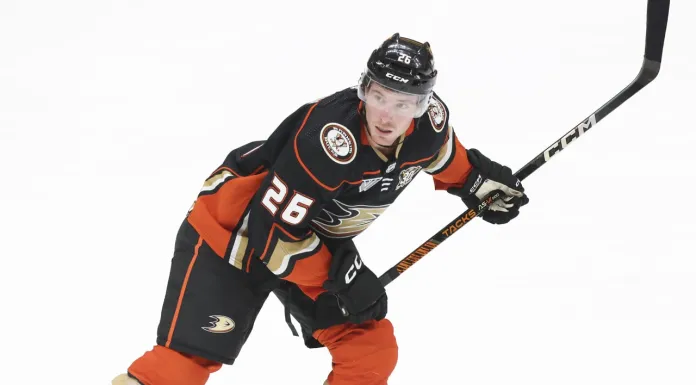 Источник: Экс-нападающий «Анахайма» подписал контракт с минским «Динамо» на один сезон Источник: Экс-нападающий «Анахайма» подписал контракт с минским «Динамо» на один сезон